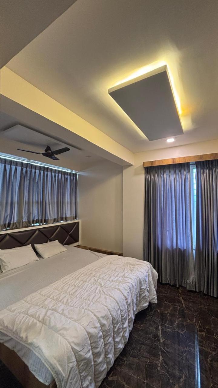 Royal Pure Veg Restaurant And Lodging Hotel Ambegaon Exterior photo